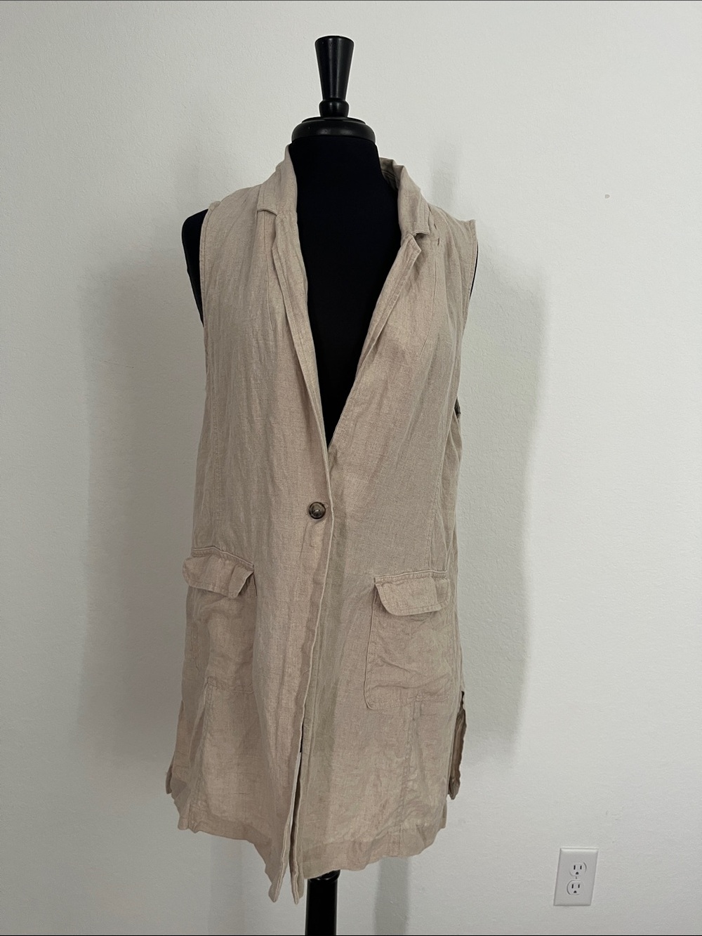 TAHARI Sleeveless Linen Long Vest